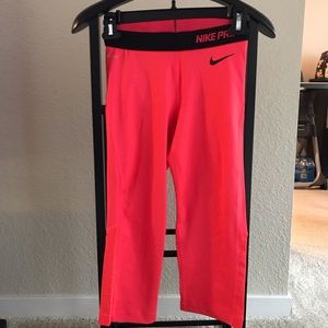 Nike pro cropped leggings